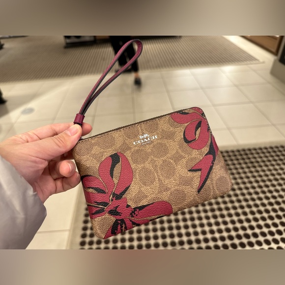 NWT COACH Corner Zip Wristlet In Signature Canvas With Bow Print - Picture 7 of 12